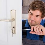 What Qualities Should I Look For In An Expert Locksmith Before Hiring Him?